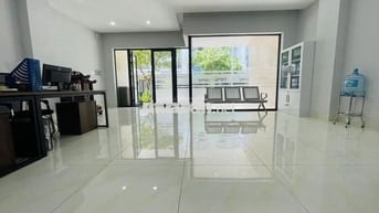 Tầng trệt 7x20m Vạn Phúc sẵn 2 phòng view thoáng, hầm xe. Giá rẻ 16 tr