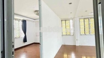 Penhouse 60 mét vuông gần sân bay