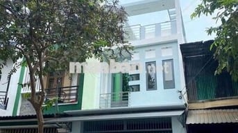Nhà cho thuê mặt tiền Đỗ Bí. Quận Tân Phú (3pn, 2wc) dtsd 270m2