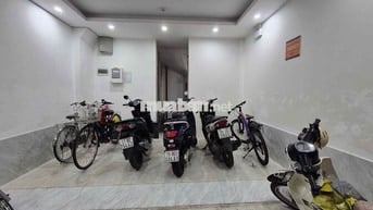 Nhà 6 tầng thang máy phố Giáp Bát .Dòng tiền 35tr/th full nội thất
