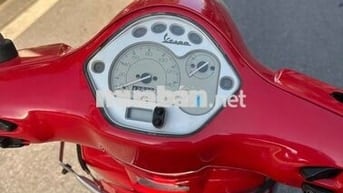 Vespa Zin, năm 2012, đỏ.