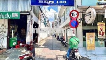 Nhà Trệt Lầu 2 phòng ngủ, 2 máy lạnh hẻm 133 Trần hưng đạo