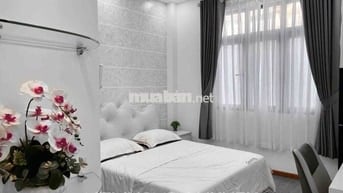 Căn hộ full nội thất cửa sổ lớn ngay Chợ Bà Chiểu gần Q1