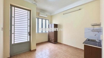 STUDIO BAN CÔNG SIÊU THOÁNG - FULL NỘI THẤT TẠI TRUNG TÂM Q5