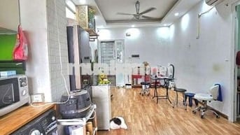 Bán gấp căn A6 Nam Trung Yên. DT 50m gồm 2pn, 1wc.