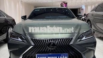 Lexus ES 250 model 2021 màu hiếm