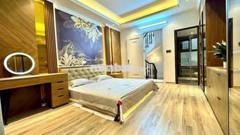 nhà ô tô đỗ cửa 9,5 tỷ nguyễn chí thanh,dt 55m2,mặt tiền 4m