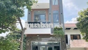 CHÍNH CHỦ CẦN BÁN CĂN NHÀ 66m2 1 trệt 2 lầu MẶT TIỀN ĐƯỜNG DT743
