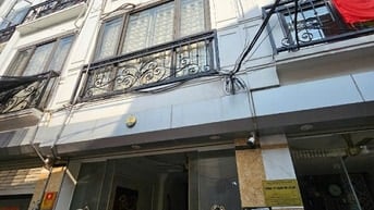Bán nhà 40m2 x 4 tầng full nội thất tiện nghi ở Bát Khối giá 6,7 tỷ