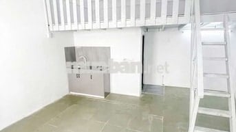 Phòng gác giá rẻ gần chợ Xóm Mới
