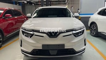 VinFast VF8 Eco 2023 Trắng Pin SDI - 57000 km