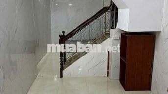 Nhà riêng Ngõ 612 Đê La Thành,  2 tầng 1 tum – ô tô đỗ đầu ngõ