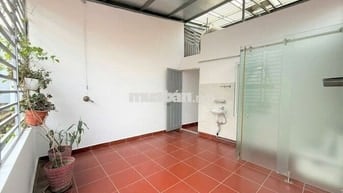 Phố Phú Thượng, Tây Hồ. D/T: 61m2. 5T. Giá: nhỉnh 12 tỷ, thuê ở. Lotte