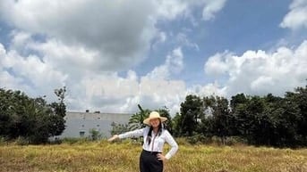 Bán Đất Thổ Cư - sổ Sẵn 450 tr sau lưng uỷ ban Bình Lộc . Khu dân cư