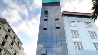 BÁN GẤP NHÀ MẶT PHỐ ĐÊ LA THÀNH, 42M2×7T, MT 3.5M, 21.5 TỶ - 098710487