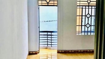 Vỡ nợ bán nhà 1 trệt 1 lầu đường Kênh Tân Hóa - Tân Phú giá 990 triệu 