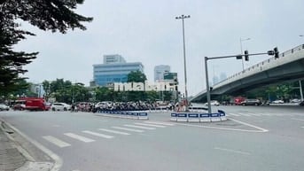 Chủ bán đất phân lô Nghĩa Đô- Hoàng Quốc Việt ôtô tránh vỉa hè k.doanh