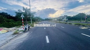 🌹Lô sát chợ Miếu Bông , dt 102m2, ngang 6.8 mét, hướng Tây Bắc , giá 3