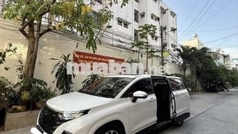 HYUNDAI Custin 2024 2.0 (Đăng ký tháng 10 2024)