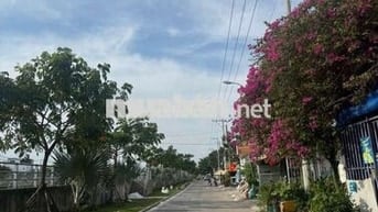 BÁN NHÀ 46M2- NGANG 4- 3 TẦNG- 4PN- KIÊN CỐ- SHR- SÁT MT MỄ CỐC- 3 TỶ8