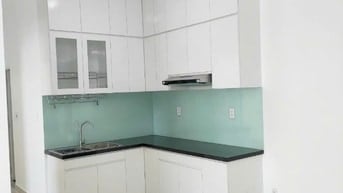 Căn hộ 1 phòng khách, bếp, 3 phòng ngủ, 2 toa lét, rộng, thoáng mát.