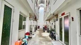 Nhà Sạch DT 90m2 1Trệt 2Lầu 3Pn 2Wc  Ngay Ngã Tư Ga
