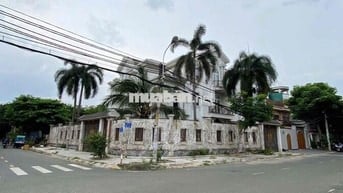 Cho thuê biệt thự góc 2 mặt tiền KDC TÊN LỬA 556m