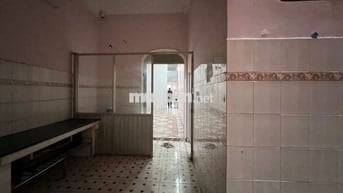 Cho Thuê Mặt Bằng Mặt Tiền Hồ Bá Kiện Q10 Hơn 100m2 Nở Hậu
