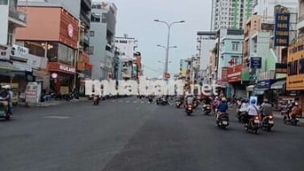 Nhà bán. Mặt tiền đường Nguyễn Gia Trí (D2) cũ, phường.25, Q.BT.