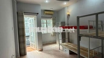 Phòng rộng rãi ở được nhiều người ban công cửa sổ lớn P.5 Bình Thạnh