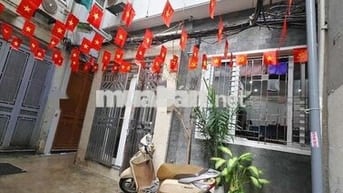 Lô góc, Dịch Vọng Hậu Cầu Giấy, ngõ thông, 39m2, mặt tiền 5.9m, 9.5 tỷ