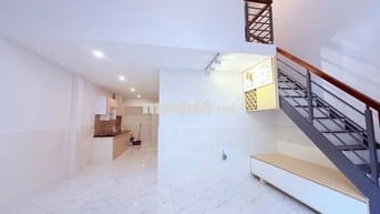 nhà nguyên căn - 3pn - phòng khách và bếp tách biệt, gần KCX Tân Thuận