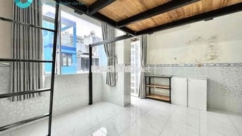 Sát Q1,5 Phòng gác Bancol Diện tích rộng Cửa sổ trời thoáng Free xe