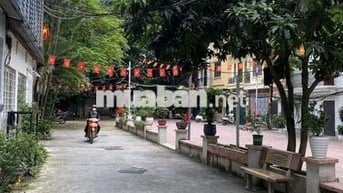 Cực hiếm, bán nhà Ngọc Hà, ô tô đỗ cửa, 70m², mặt tiền 5m, 25 tỷ