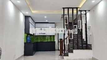 Ngọc Hồi, nhà 4 tầng dân xây, kiên cố, ở ngay