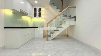 Đinh Bộ Lĩnh ,Nhà nằm trong hẻm 1 sẹc, thông. Sát ngay mặt tiền.