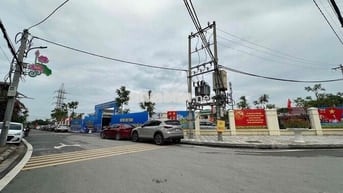 THÀNH PHỐ VEN SÔNG - OTO NGỦ TRONG NHÀ-VÀI BƯỚC CHÂN TRỤC CHÍNH KINH D