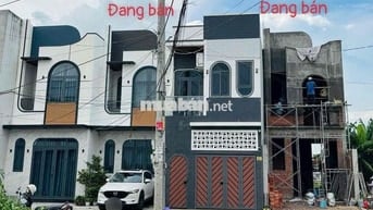 NHÀ TRỆT LẦU (CÓ SÂN ĐẬU ÔTÔ) - 2 MẶT TIỀN VIEW SÔNG - ĐẦU ĐƯỜNG TÔ V