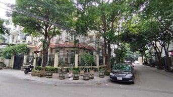 Bán nhà KĐT Yên Hoà. Lô góc vỉa hè vòng quanh. Kinh doanh sầm uất.