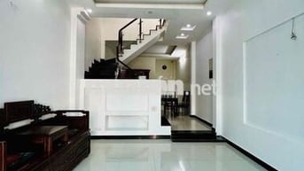 Nhà Mới Sạch Sẻ DT 180m2 1Trệt 2Lầu 3Pn 3Wc Sân Xe Máy Hẻm Ôtô