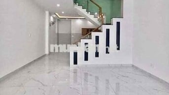 Nhà Sạch Sẻ DT120m2 1Trệt 1Lầu 2Pn 3Wc Sân Xe Máy Cổng Rào Hẻm Xe Tải