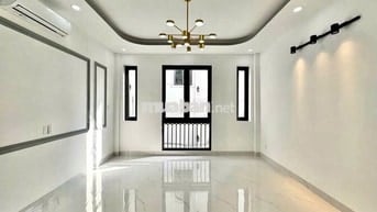XE HƠI ĐỖ CỬA, DT 4,3m x13m, 4 TẦNG BTCT, MỚI XÂY ĐẸP Ở NGAY, 8,9 TỶ