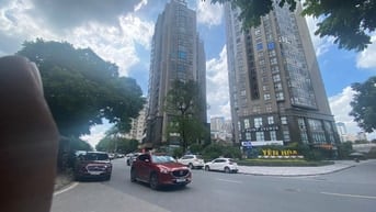 Bán nhà mặt phố phân lô Trung Yên.