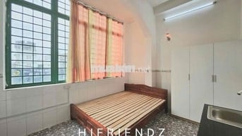 STUDIO FULL NỘI THẤT CÓ CỬA SỔ TRỜI NGAY CÔNG VIÊN PHÚ LÂM