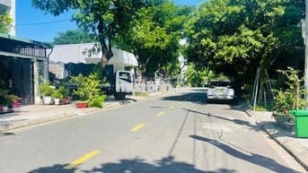 Chủ gửi bán 3 lô liền kề có sẵn nhà 3 tầng, tiện ích đầy đủ xung quanh