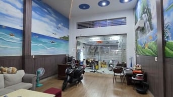 bán nhà lô góc hai mặt tiền đường lớn, đường trước nhà rộng mặt tiền 