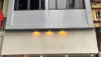 CHO THUÊ NHÀ MẶT PHỐ TRẦN QUANG KHẢI Q1 NGANG 5,5M GIÁ 32 TRIỆU 