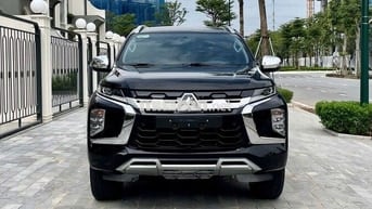 Pajero Sport 3.0 V6 máy xăng cao cấp nhất