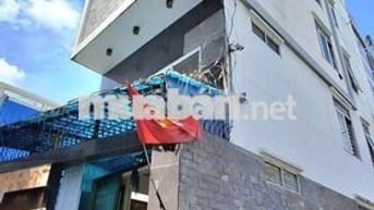 HXH 100/60/5 Thích Quảng Đức ô tô đậu cửa