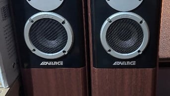 Bán LOA ĐỨNG ADVANCE ARIRANG (mới 95%)